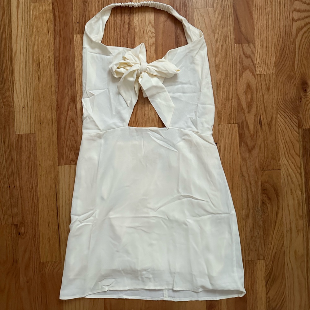BRAND NEW Forever 21 Ivory Halter Top with Tied Bow